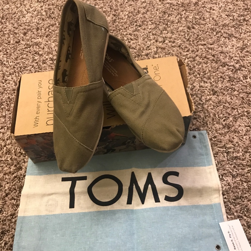 Toms canvas shoes